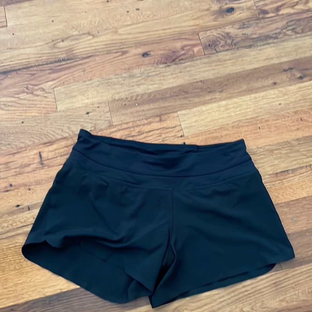 Lululemon women’s black shorts